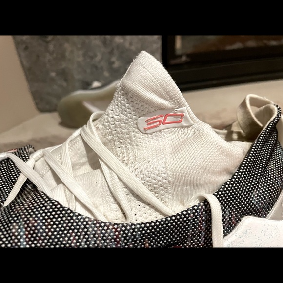 Lightly used mens Under Armour Curry 6 basketball shoes - Picture 7 of 7